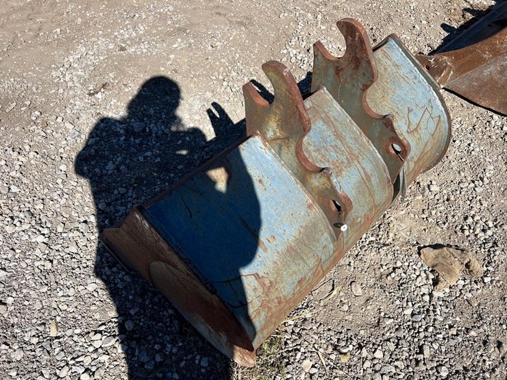 kubota-36"-grading-bucket-image-3