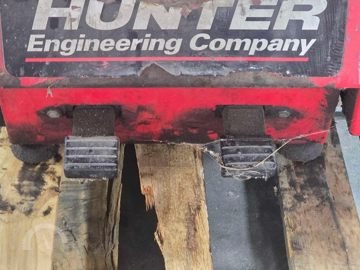 hunter-tc3250-table-less-pneumatic-tire-changer-image-9