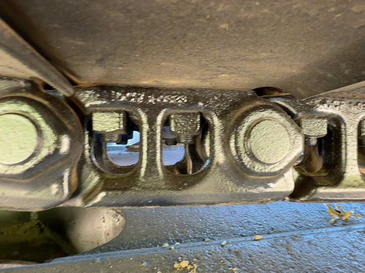 2010-deere-135d-image-23