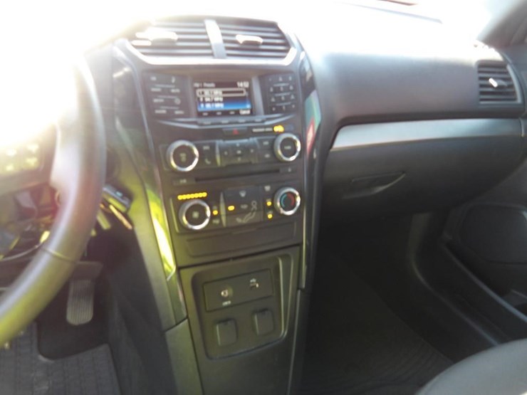 2018-ford-explorer-image-18
