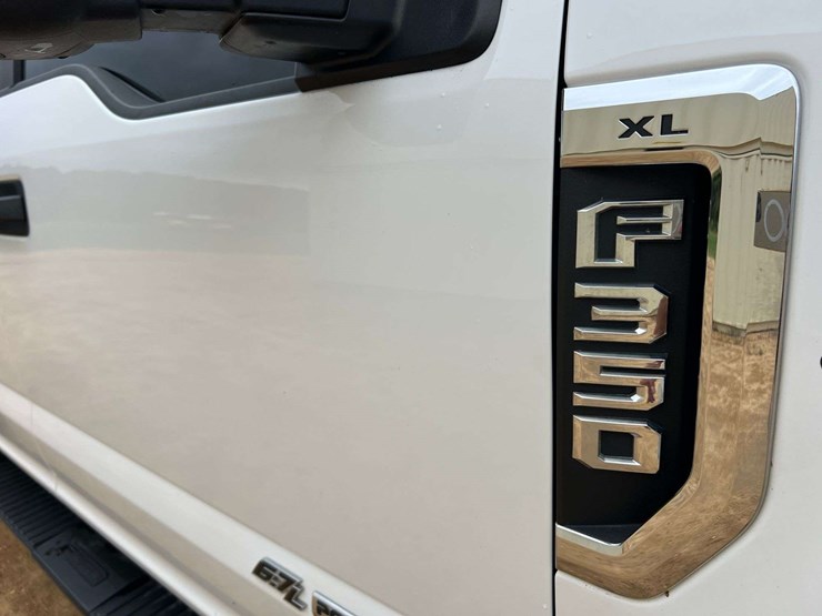 2022-ford-f350-image-35