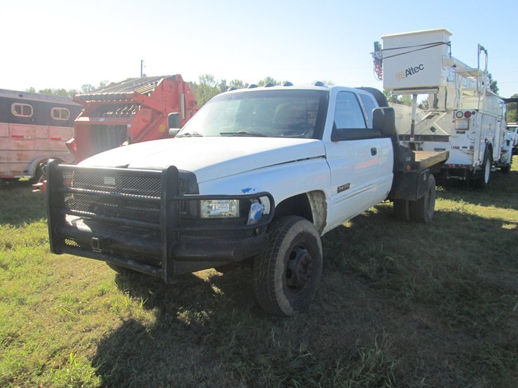 2001-dodge-3500-image-1