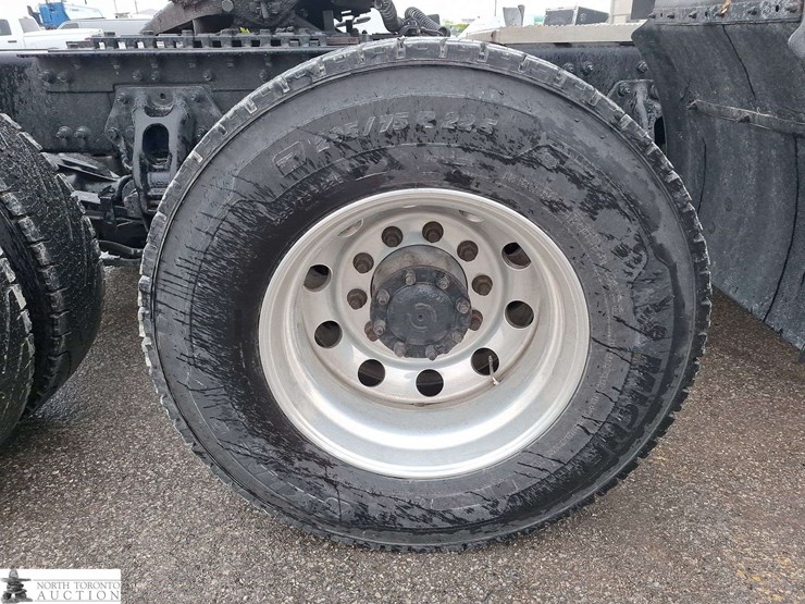 2020-peterbilt-579-image-23