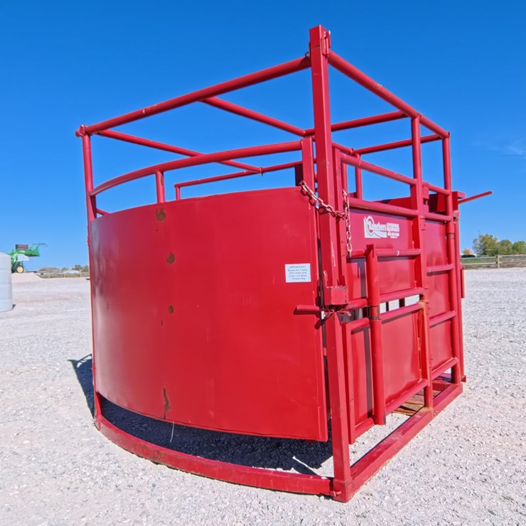 #2075 • RANCHERS LIVESTOCK EQUIPMENT Calving Pen/ Tub