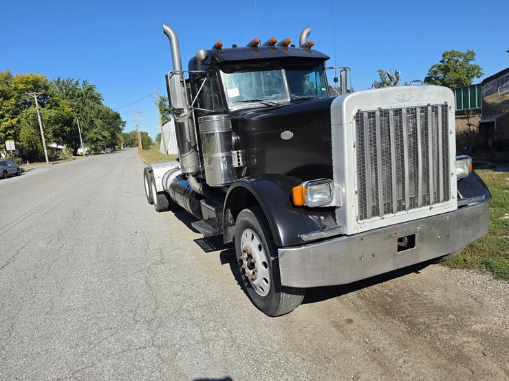 1999-peterbilt-379-image-24