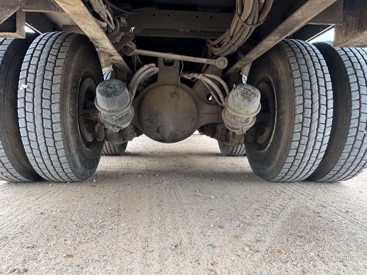 2009-peterbilt-340-image-54
