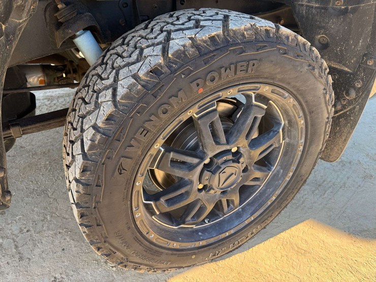 2011-toyota-tundra-sr5-image-25