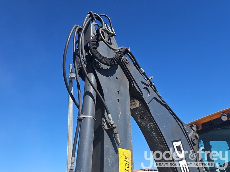 2018-deere-410l-image-25