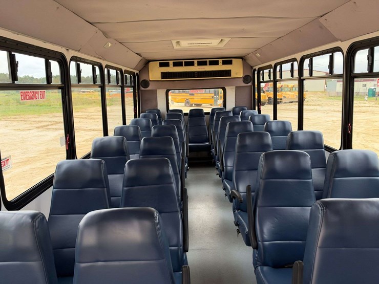 2017-ford-e450-image-16