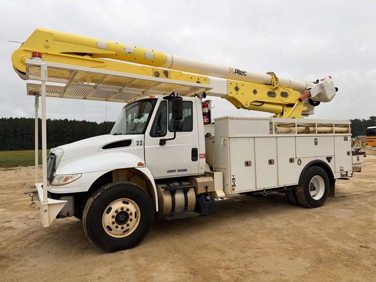 2017-international-durastar-4400-image-1