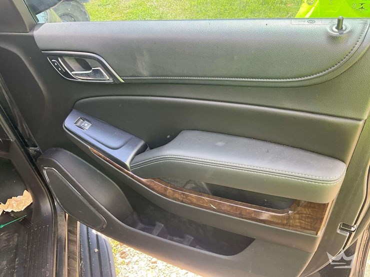 2018-chevrolet-tahoe-image-24