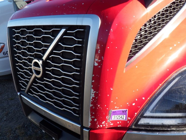 2022-volvo-vnl860-image-3