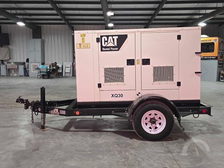 2015-caterpillar-xq30-8-image-5