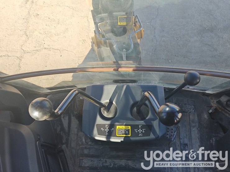 2018-deere-410l-image-37