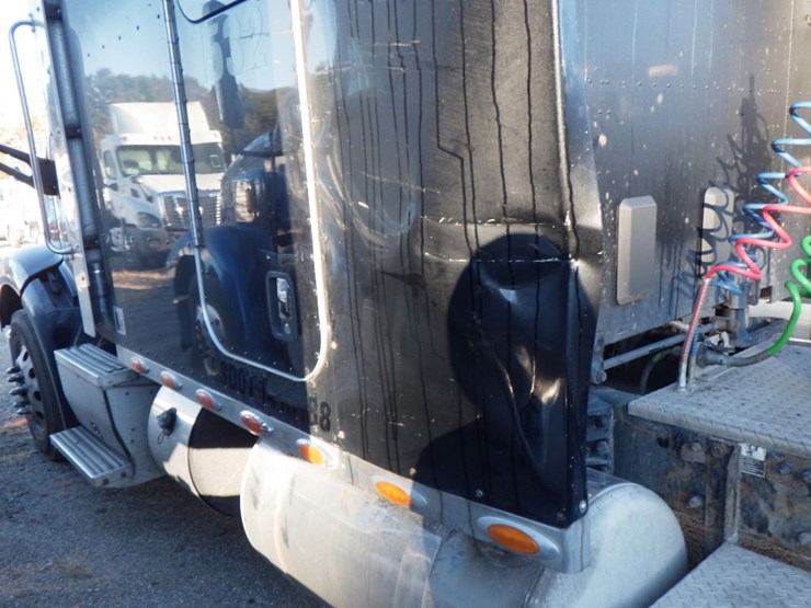 2015-peterbilt-579-image-16