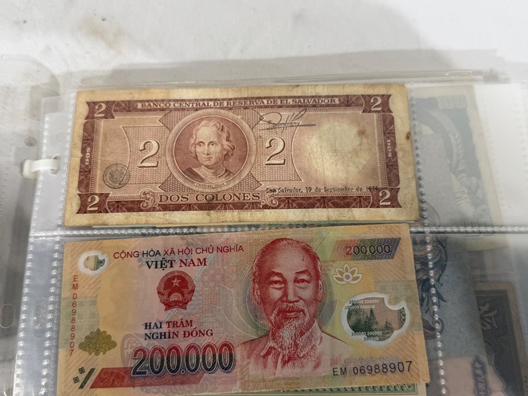 #40307-•-foreign-currency-bank-notes-image-7