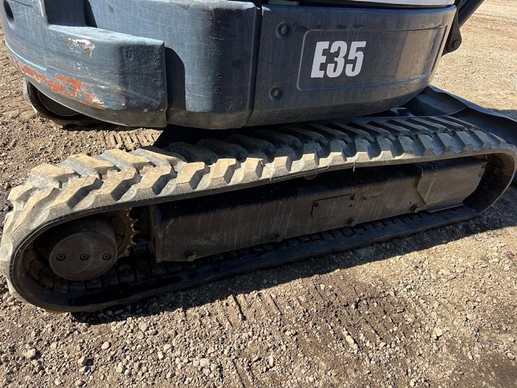 2013-bobcat-e35-image-19