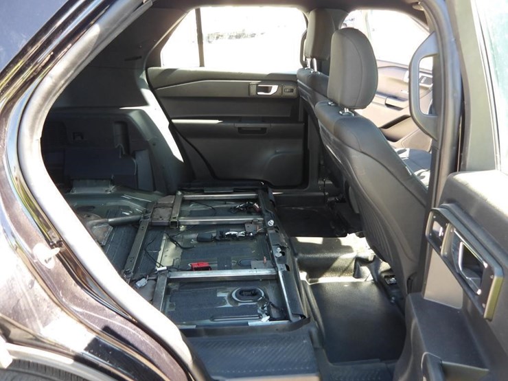 2020-ford-explorer-image-13
