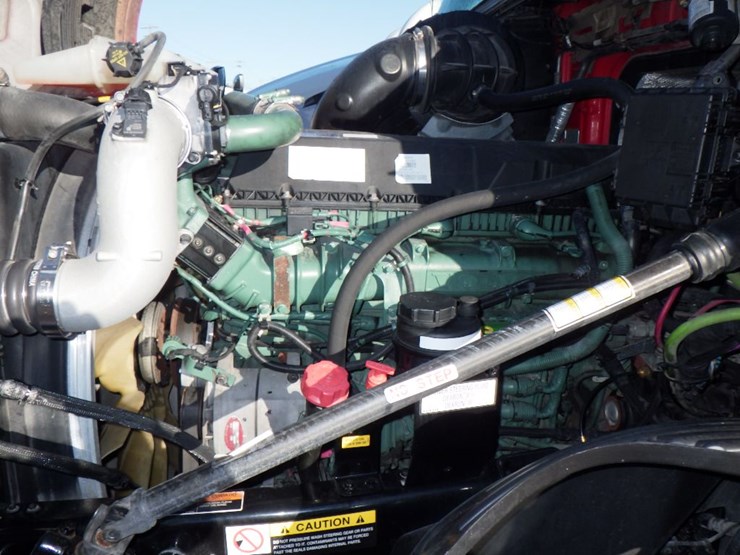 2022-volvo-vnl860-image-28
