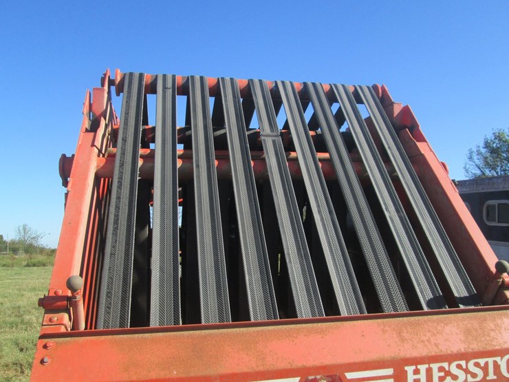 hesston-5500-image-9