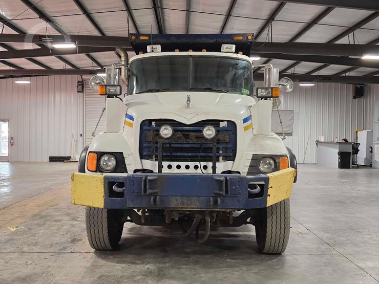 2005-mack-granite-cv713-image-7