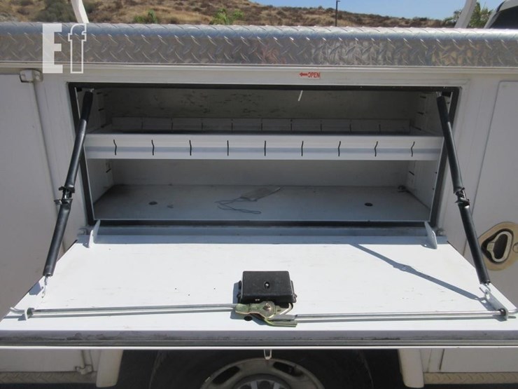 2016-chevrolet-2500hd-image-14