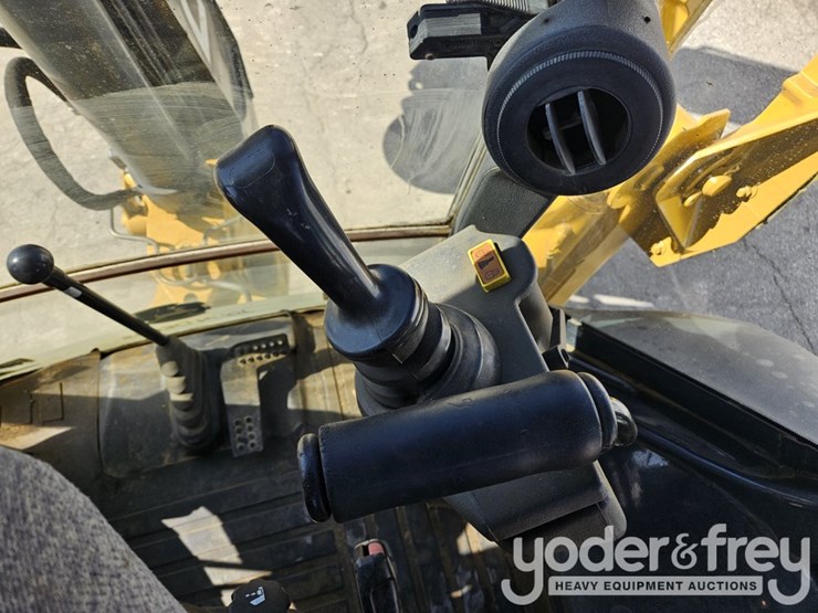 2013-deere-310k-image-41