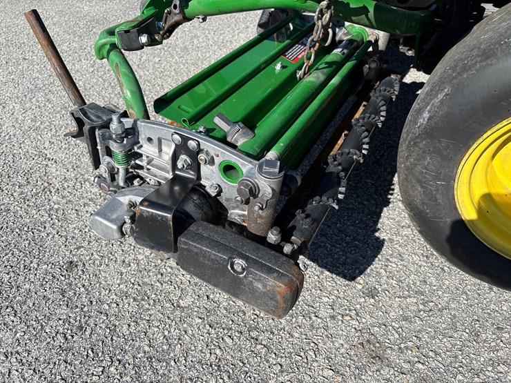 #1083-•-john-deere-2550e-*diesel*-riding-greensmower-image-7