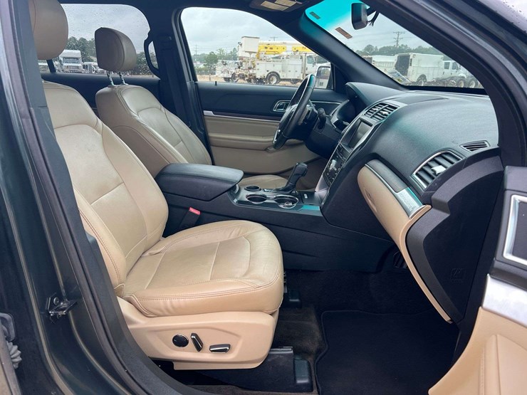 2016-ford-explorer-limited-image-19
