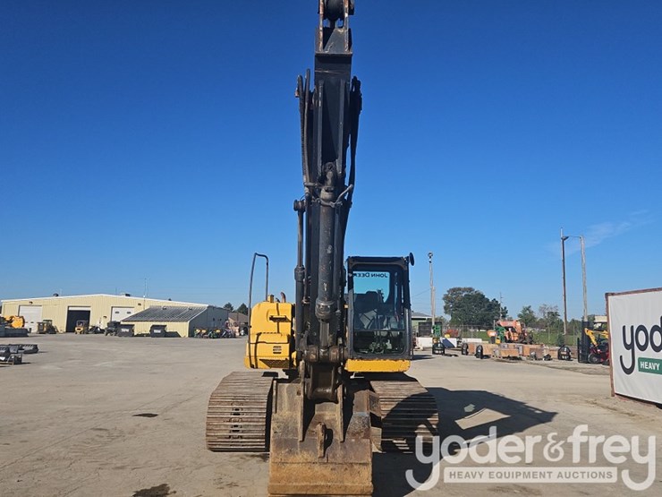 2011-deere-200d-image-8