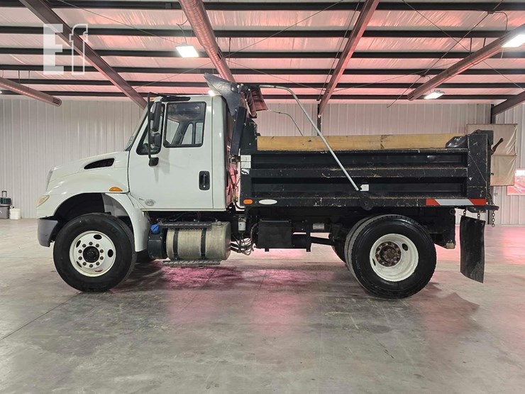 2018-international-durastar-4300-image-5