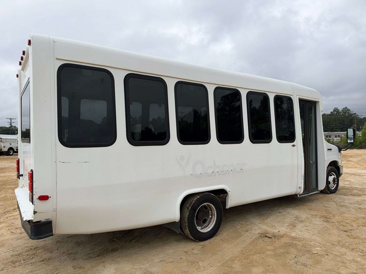 2014-ford-e450-image-3