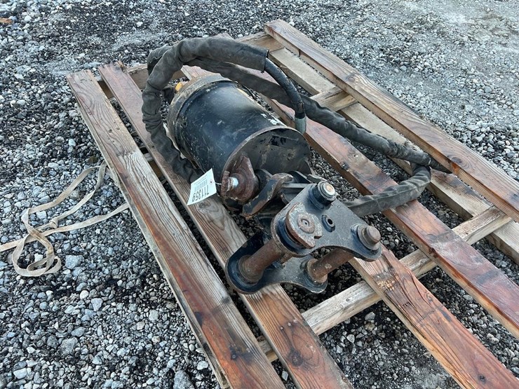 caterpillar-auger-drive-for-excavator-image-4