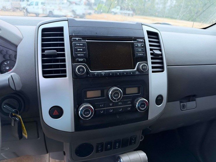 2015-nissan-frontier-image-13