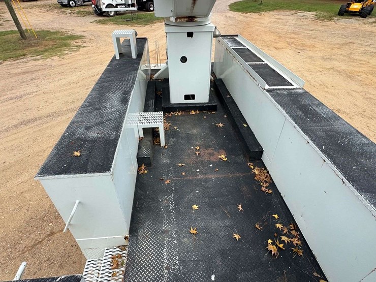 2009-peterbilt-340-image-25