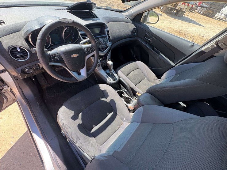 2012-chevrolet-cruz-4-door-sedan-(111,038-miles)-image-8
