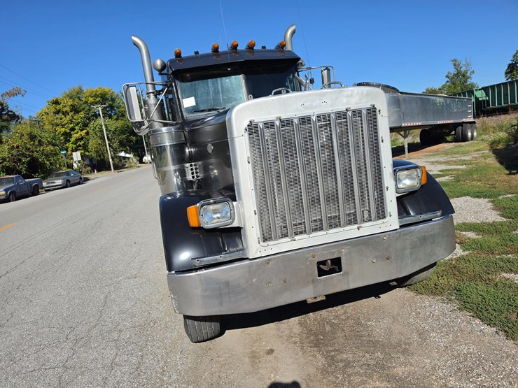 1999-peterbilt-379-image-25
