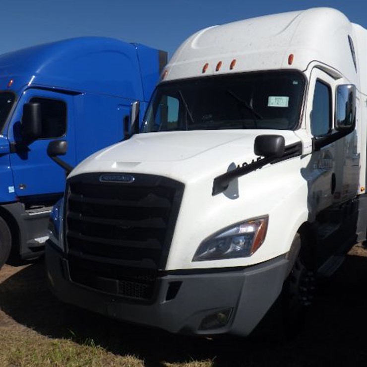 2020 FREIGHTLINER CASCADIA 126