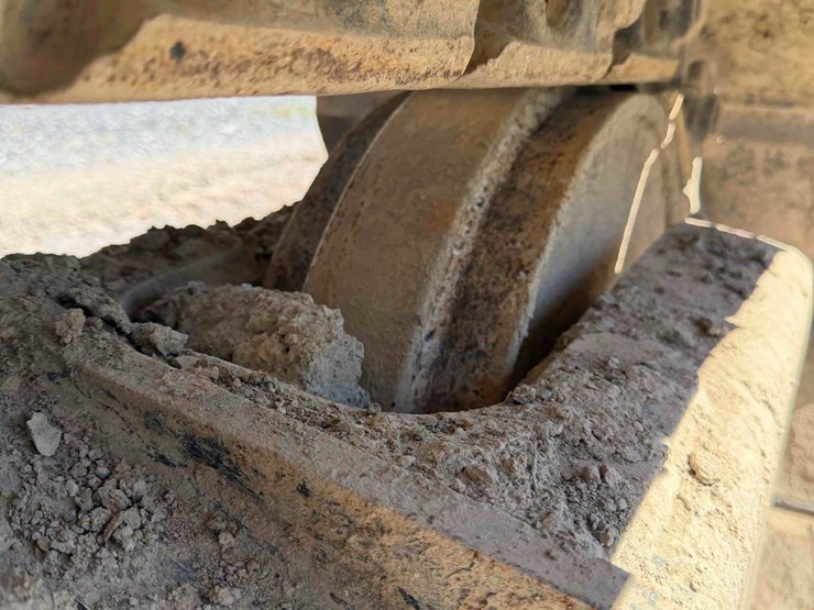 2019-caterpillar-325flcr-image-17