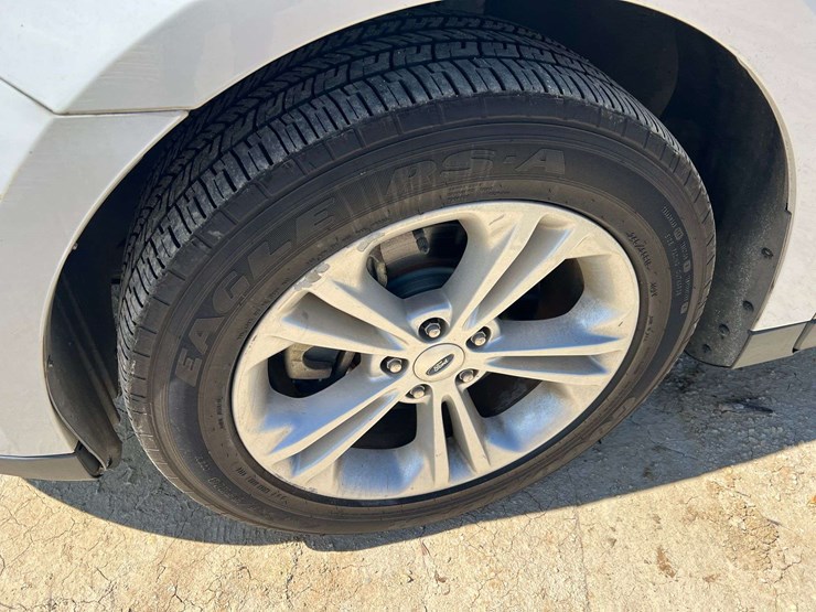 2016-ford-taurus-4-door-sedan-(101,832-miles)-image-24