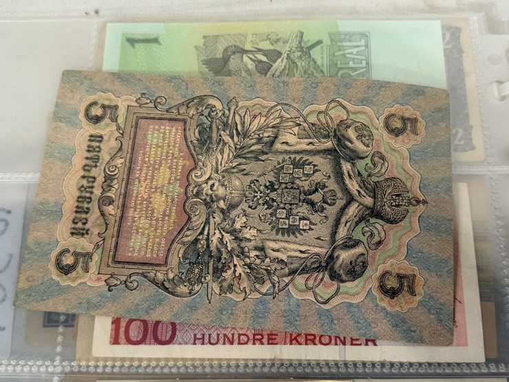 #40307-•-foreign-currency-bank-notes-image-21