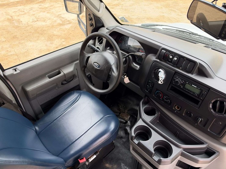 2017-ford-e450-image-15