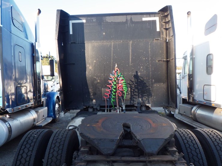 2015-peterbilt-579-image-12