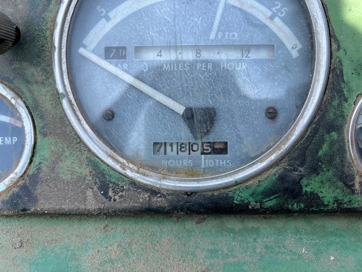 john-deere-3010-image-24