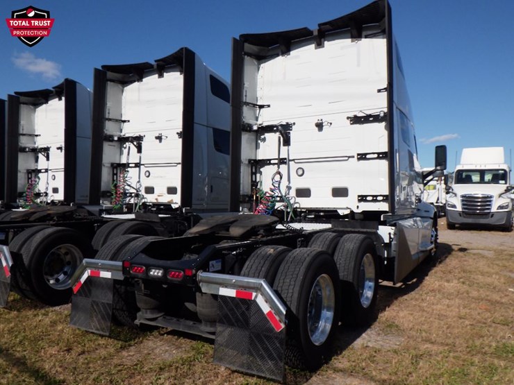 2025-volvo-vnl860-image-7