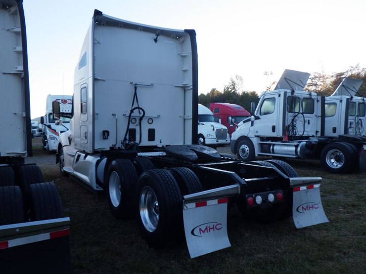 2022-kenworth-t680-image-12