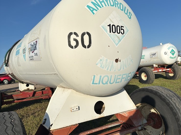 11-19-1450-gallon-nh3-tank,-16.5l---16.1-tires-image-9