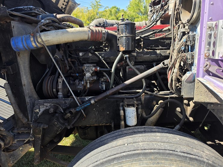 1996-peterbilt-377-image-19
