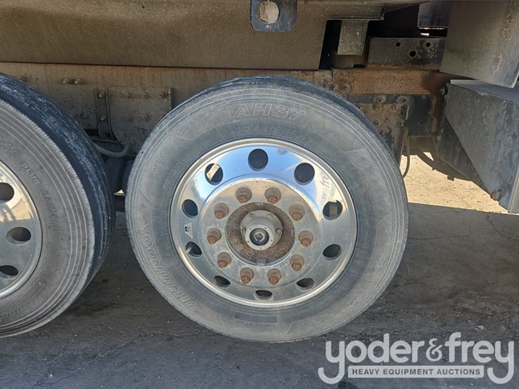 2019-freightliner-122sd-image-19