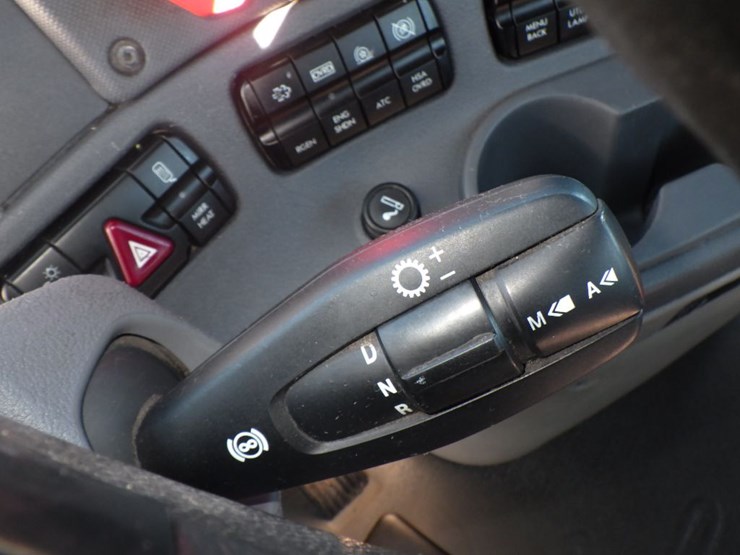 2018-freightliner-cascadia-125-image-12